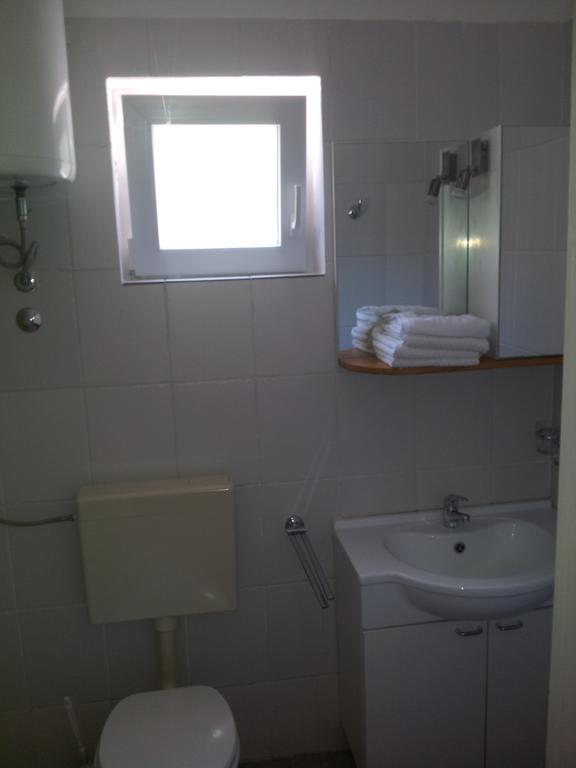 Viktor Apartment